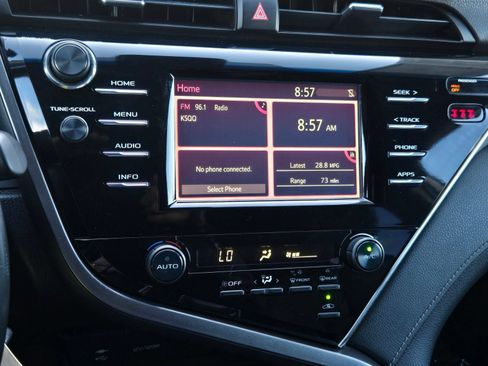 Used 2018 Toyota Camry SE FWD image 12