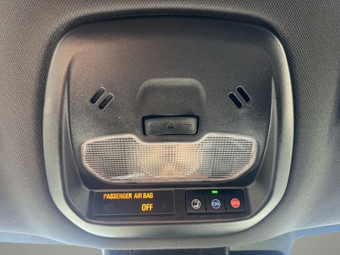 Used 2025 Chevrolet Trax RS FWD image 22