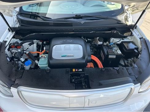 Used 2015 Kia Soul EV FWD image 41
