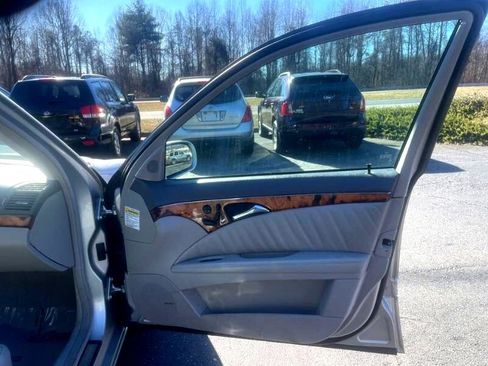 Used 2004 Mercedes-Benz E 320 4MATIC Sedan image 13