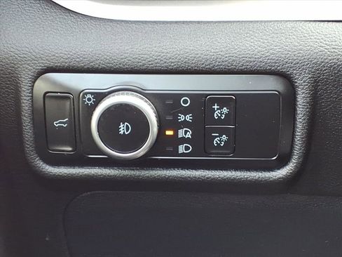 Used 2023 Ford Explorer XLT w/ Equipment Group 202A image 12