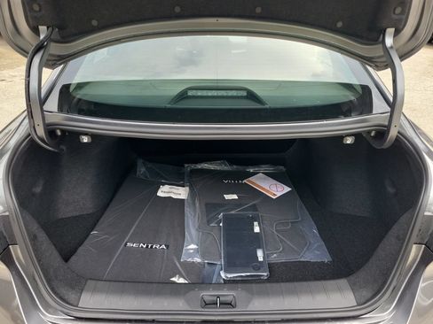 New 2027 Nissan Sentra SR w/ Floor Mat Package FWD image 13