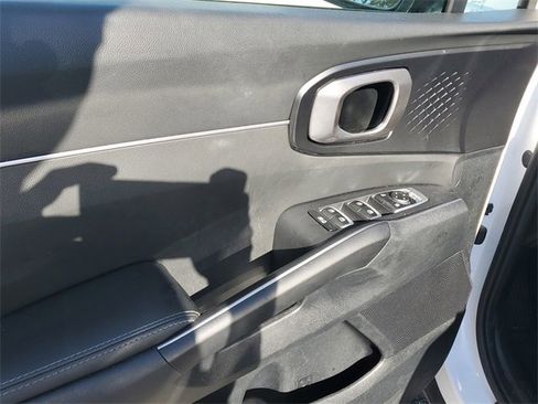 Used 2023 Kia Sorento S image 20
