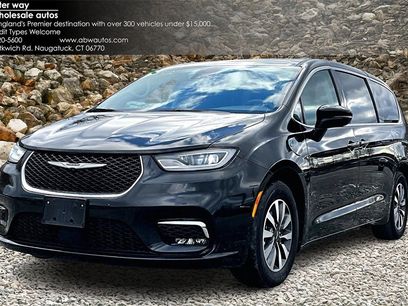 Used 2023 Chrysler Pacifica Touring-L