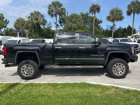 Used 2019 GMC Sierra 2500 Denali w/ Duramax Plus Package AWD/4WD image 2