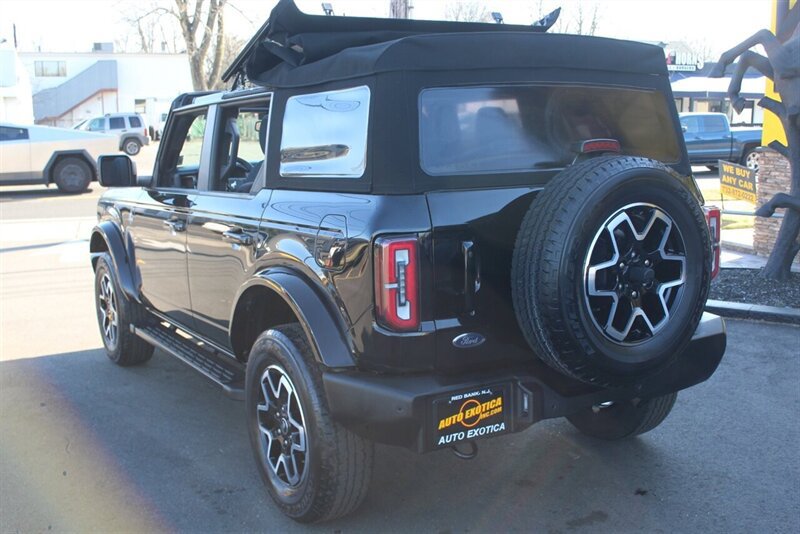 Used 2023 Ford Bronco Outer Banks AWD/4WD image 2