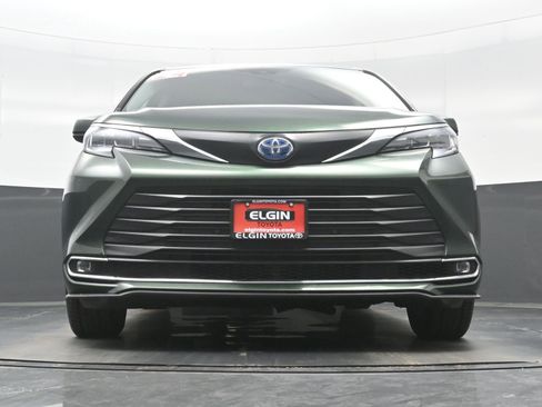 Used 2024 Toyota Sienna XLE image 29