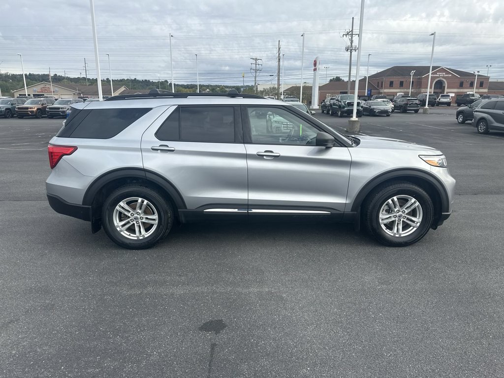 Used 2020 Ford Explorer XLT w/ Equipment Group 202A AWD/4WD image 9