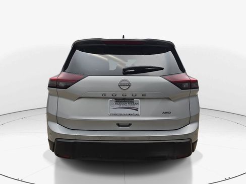 Used 2025 Nissan Rogue S AWD/4WD image 5