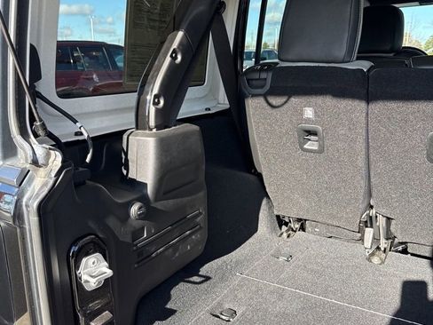 Used 2018 Jeep Wrangler Unlimited Sahara image 22