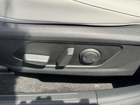 Certified 2025 Hyundai Elantra Limited FWD image 15