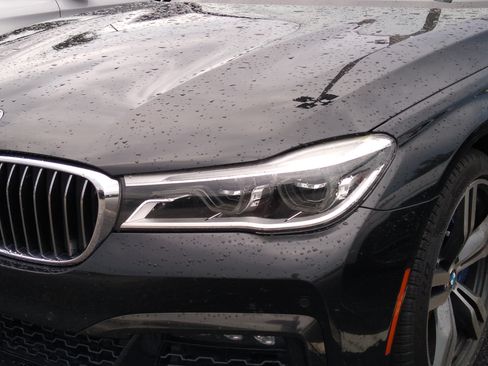 Used 2019 BMW 750i w/ Executive Package RWD image 9