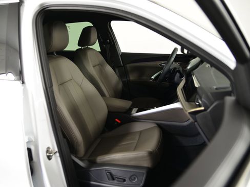 Certified 2025 Audi Q5 Premium w/ Convenience Package image 17