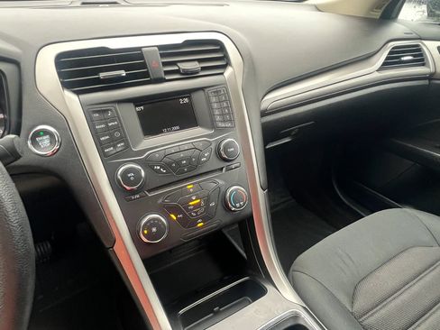 Used 2018 Ford Fusion SE FWD image 20