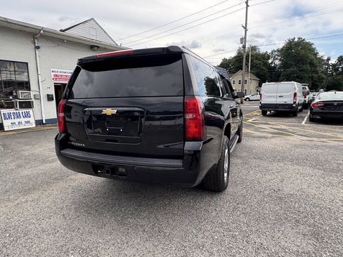Used 2018 Chevrolet Suburban LT image 12