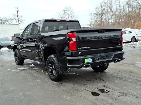 Used 2021 Chevrolet Silverado 1500 LT Trail Boss w/ Convenience Package II image 3