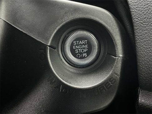 Used 2023 Jeep Renegade Latitude image 19