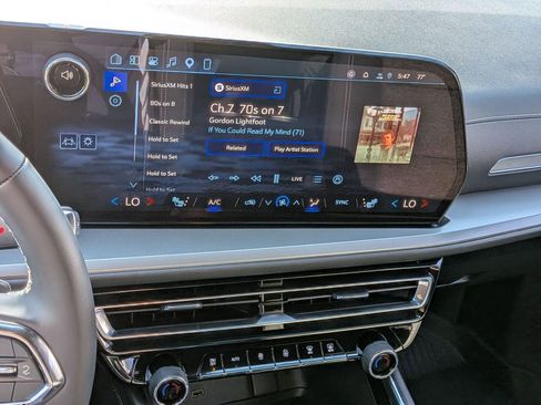 Used 2026 Chevrolet Traverse LT w/ LPO, Floor Liner Package FWD image 17