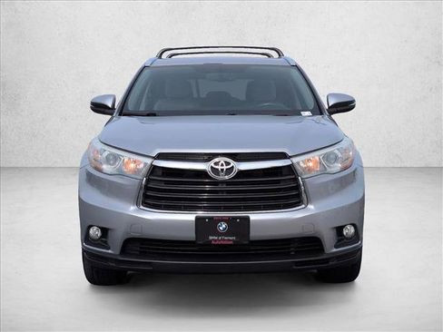 Used 2016 Toyota Highlander XLE image 2
