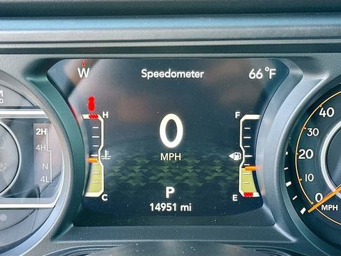 Used 2025 Jeep Wrangler Sahara w/ Safety Group image 12