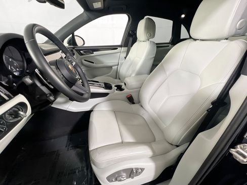 Used 2023 Porsche Macan AWD/4WD image 21