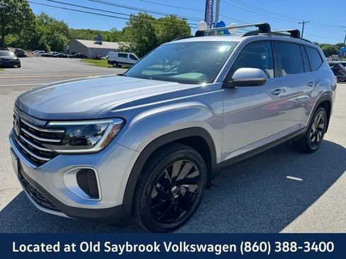 Used 2024 Volkswagen Atlas SE AWD/4WD image 1