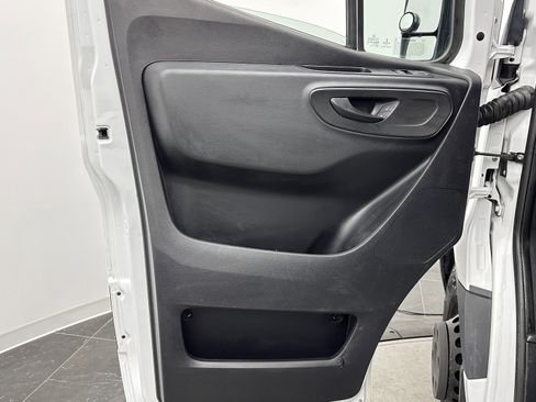 Used 2020 Freightliner Sprinter 3500 RWD image 8