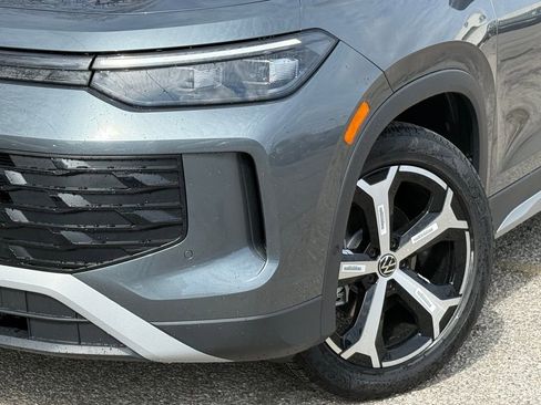 New 2026 Volkswagen Tiguan SE image 2