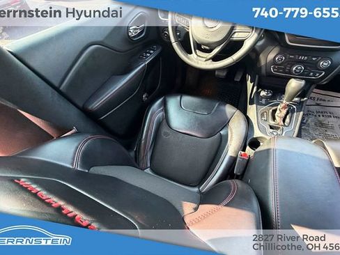 Used 2019 Jeep Cherokee Trailhawk AWD/4WD image 12