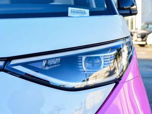 Used 2025 Volkswagen ID. Buzz 1st Edition image 10