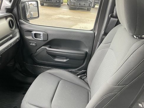 Used 2021 Jeep Wrangler Unlimited Sport image 16
