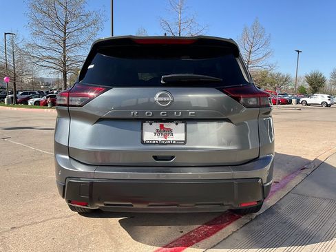 Used 2025 Nissan Rogue SV image 7