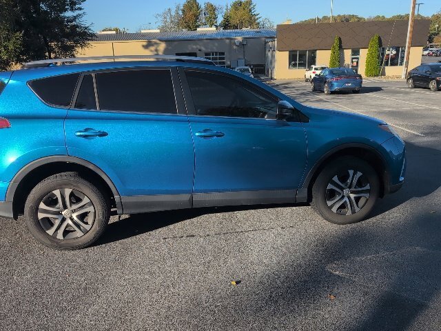 Used 2016 Toyota RAV4 LE AWD/4WD image 8