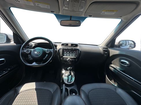 Used 2017 Kia Soul ! w/ Tech Package FWD image 12