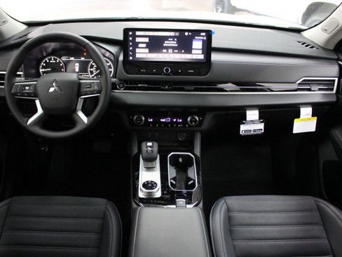 New 2026 Mitsubishi Outlander SE image 20