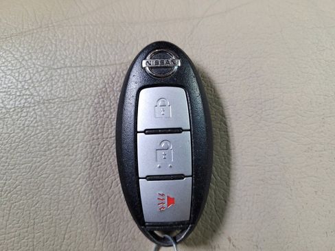 Used 2014 Nissan Pathfinder SV FWD image 32