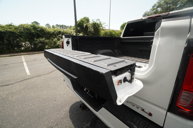 Used 2024 GMC Sierra 1500 AT4 w/ Technology Package AWD/4WD image 11