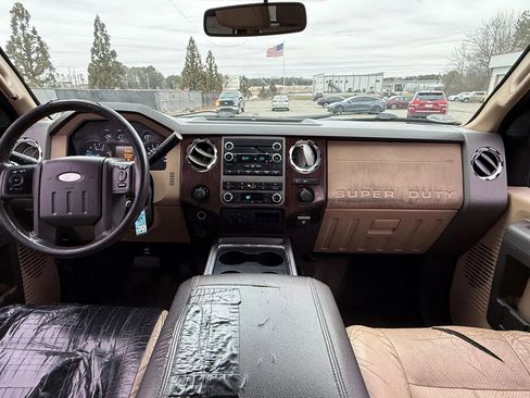 Used 2011 Ford F250 Lariat w/ Lariat Interior Pkg image 3