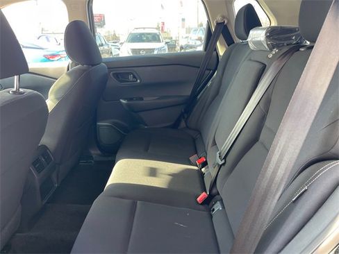 Used 2025 Nissan Rogue S image 19