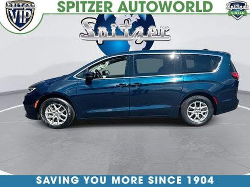 Used 2024 Chrysler Pacifica Touring-L FWD image 6