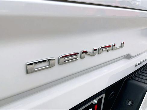 Used 2024 GMC Sierra 2500 Denali Ultimate AWD/4WD image 10