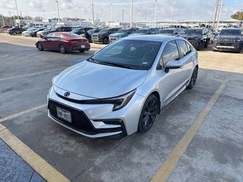 Used 2023 Toyota Corolla SE image 3