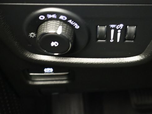 Used 2023 Jeep Grand Cherokee Limited image 33