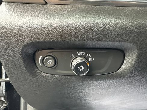 Used 2023 Chevrolet Traverse LT FWD image 19