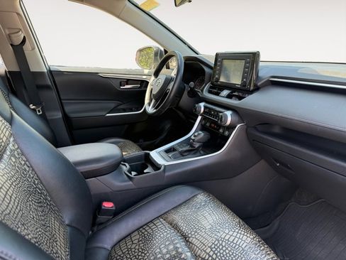 Used 2020 Toyota RAV4 XLE w/ Convenience Package AWD/4WD image 17