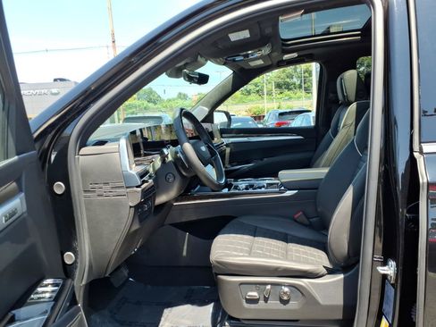 Certified 2026 Cadillac Escalade Platinum Luxury w/ LPO, Floor Liner Package AWD/4WD image 23