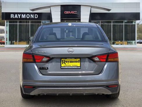 Used 2025 Nissan Altima 2.5 SV FWD image 5