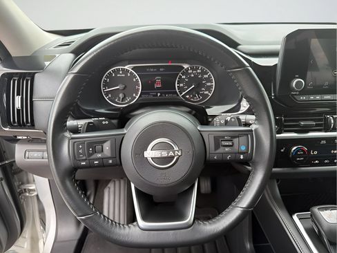 Used 2024 Nissan Pathfinder SV FWD image 29