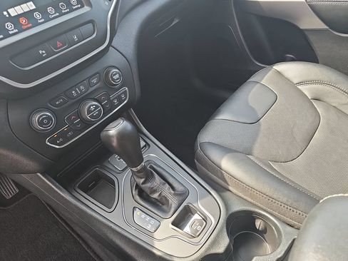 Used 2022 Jeep Cherokee Latitude Lux FWD image 23