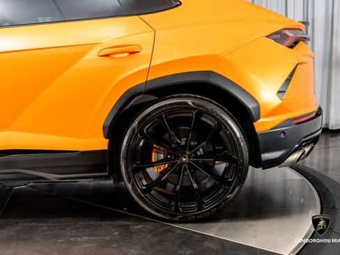 Used 2022 Lamborghini Urus image 10